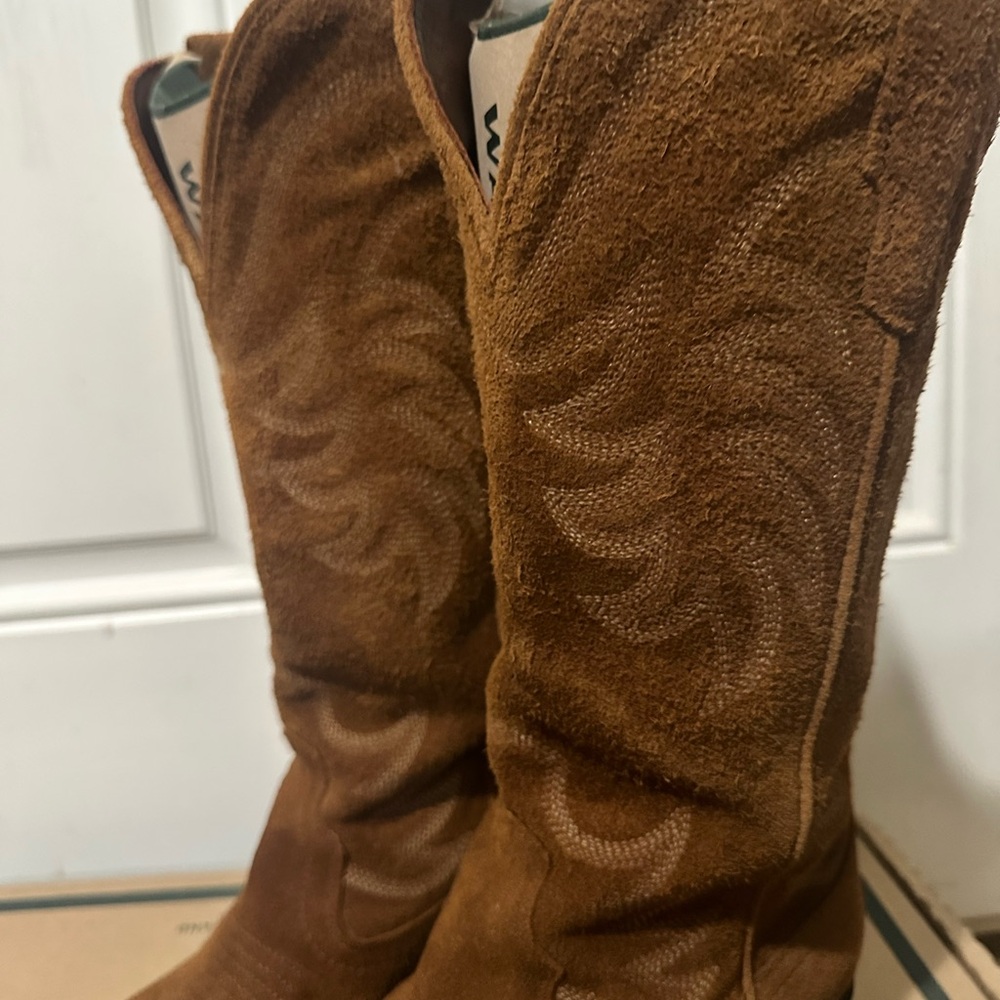 Tecovas Annie in Sienna Suede - Picture 15 of 16